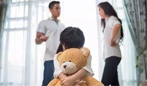 爸妈吵架吃瓜,吃瓜群众围观