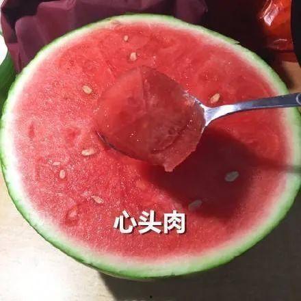 吃瓜要用勺的搞笑